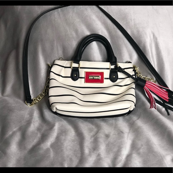 Betsey Johnson shoulder/handheld purse - Picture 1 of 3